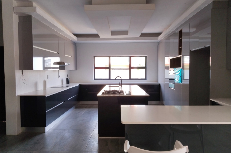 7 Bedroom Property for Sale in Gateway Manor North West
